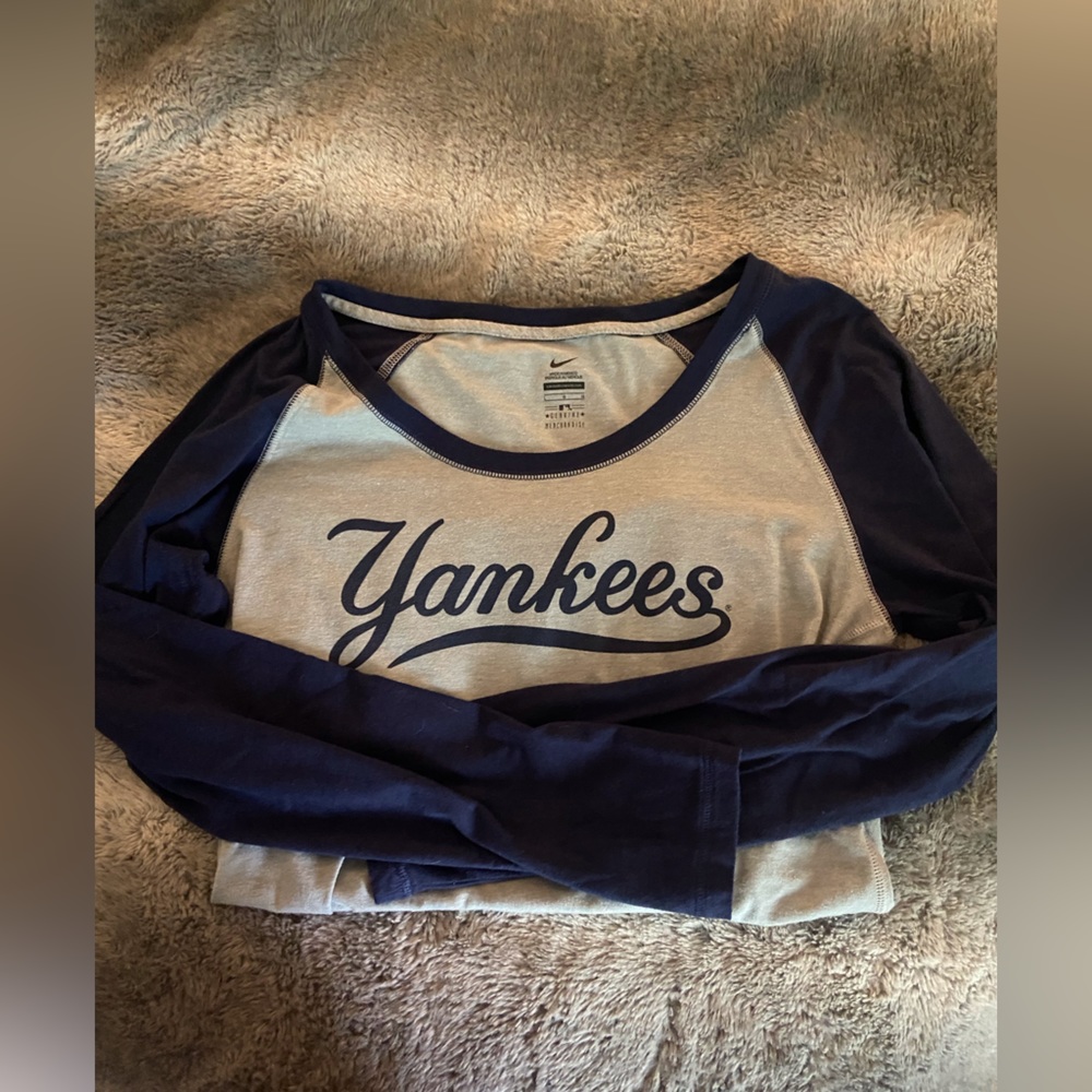 Nike New York Yankees shirt
